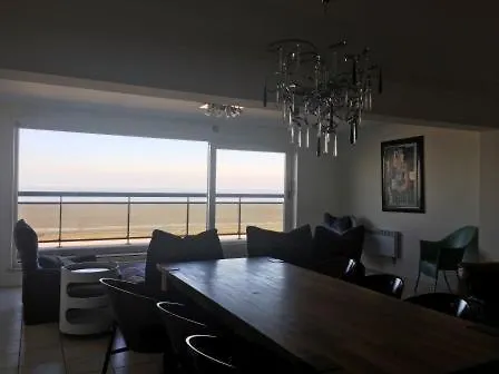 Appartement Zeedijk, A Seafront Very Close To Bruges