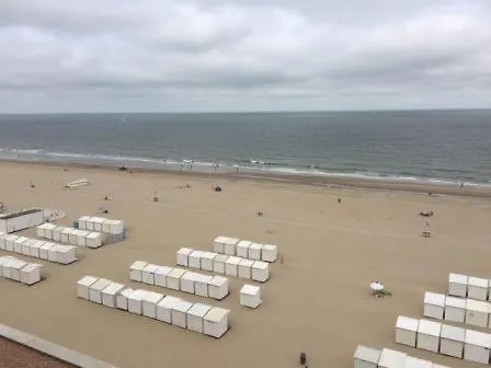 Zeedijk, A Seafront Very Close To Bruges Appartement Wenduine